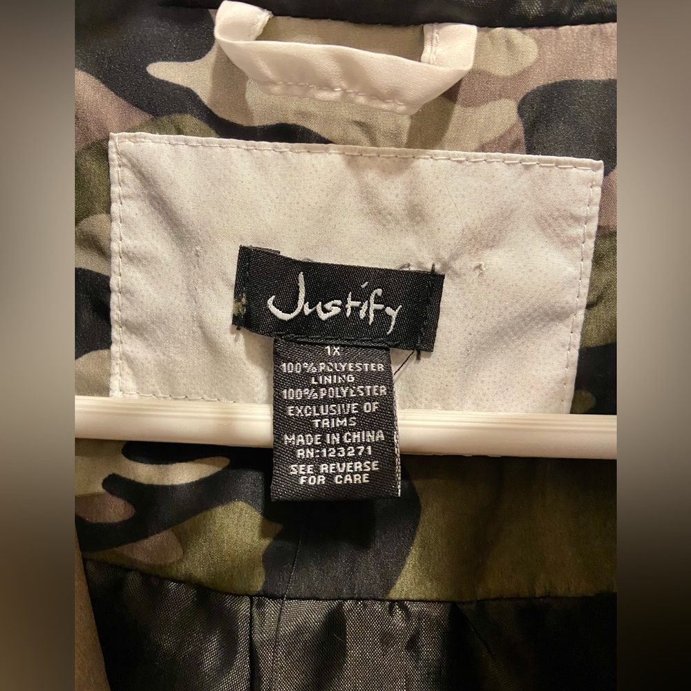 Women’s Justify Brand light windbreaker jacket - Picture 3 of 5